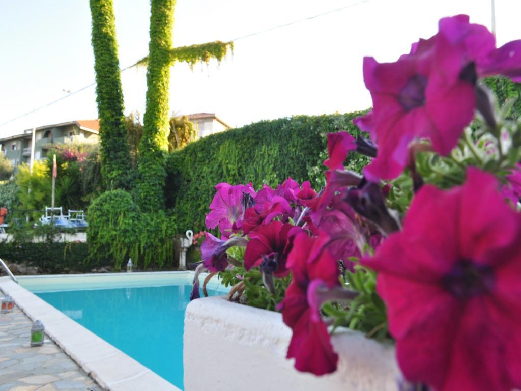Hotel Bellavista San Bartolomeo Al Mare Exteriör bild