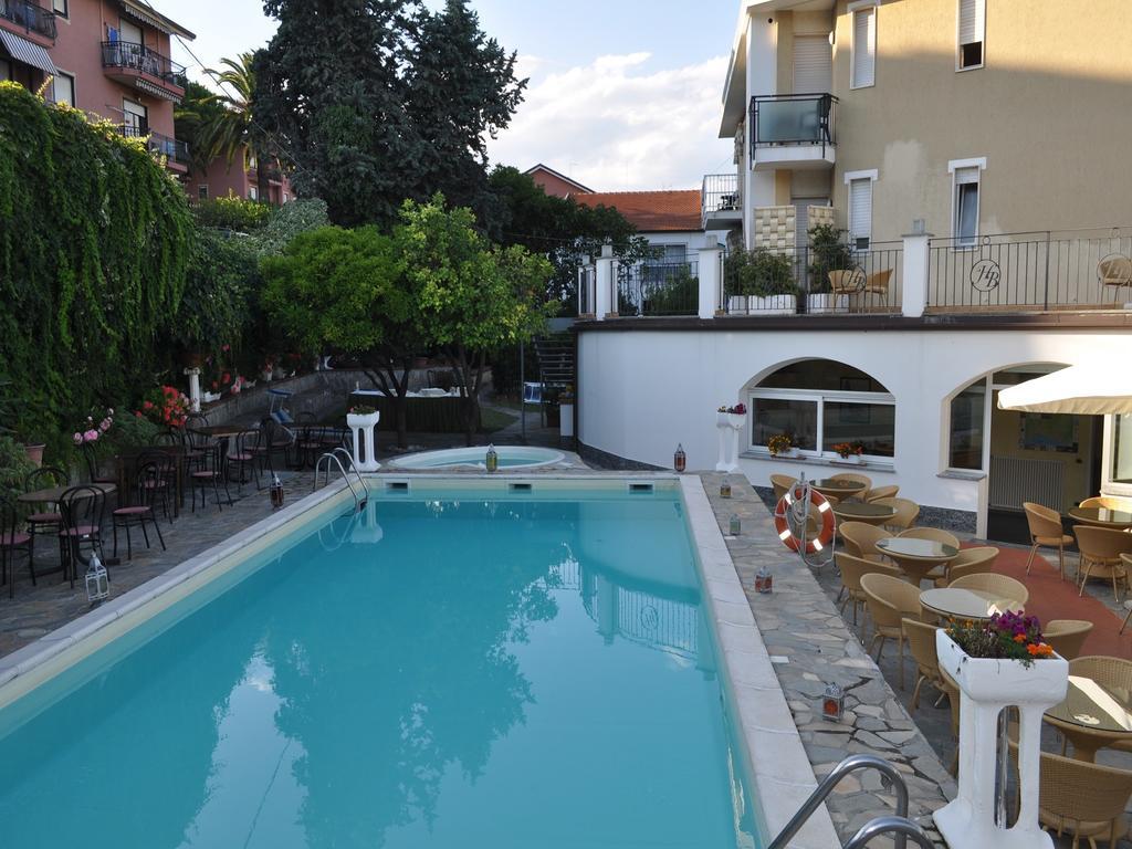 Hotel Bellavista San Bartolomeo Al Mare Exteriör bild
