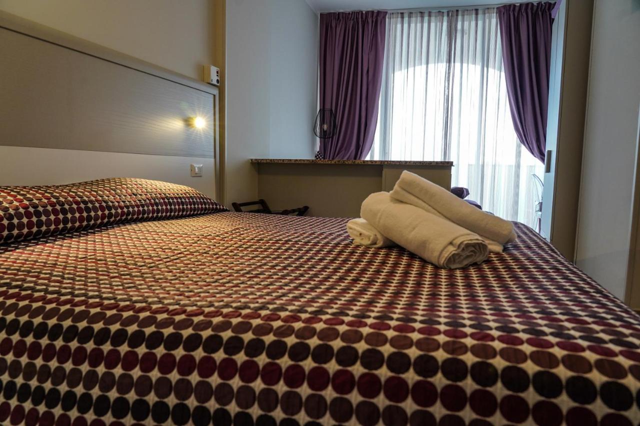 Hotel Bellavista San Bartolomeo Al Mare Exteriör bild