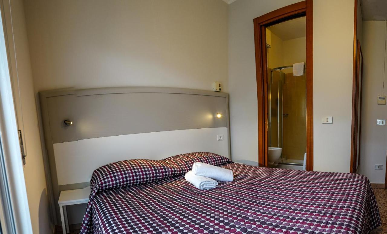 Hotel Bellavista San Bartolomeo Al Mare Exteriör bild