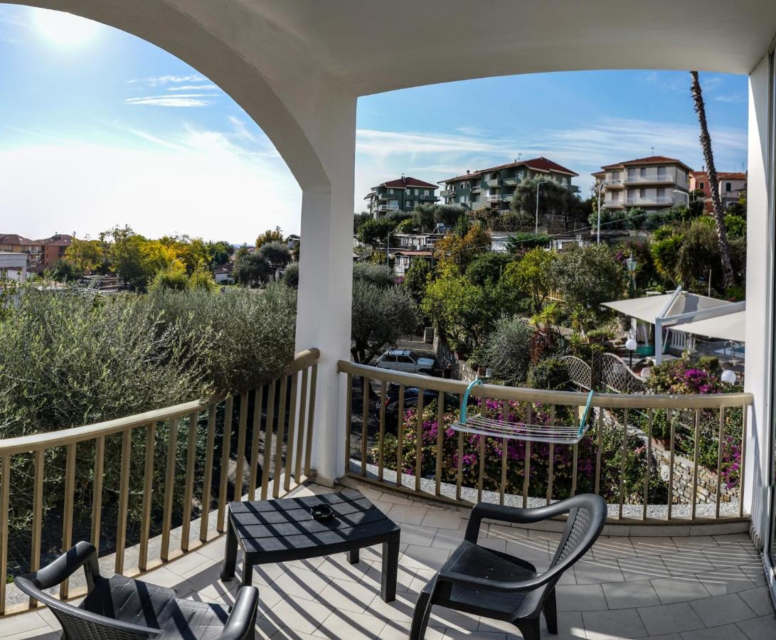 Hotel Bellavista San Bartolomeo Al Mare Exteriör bild