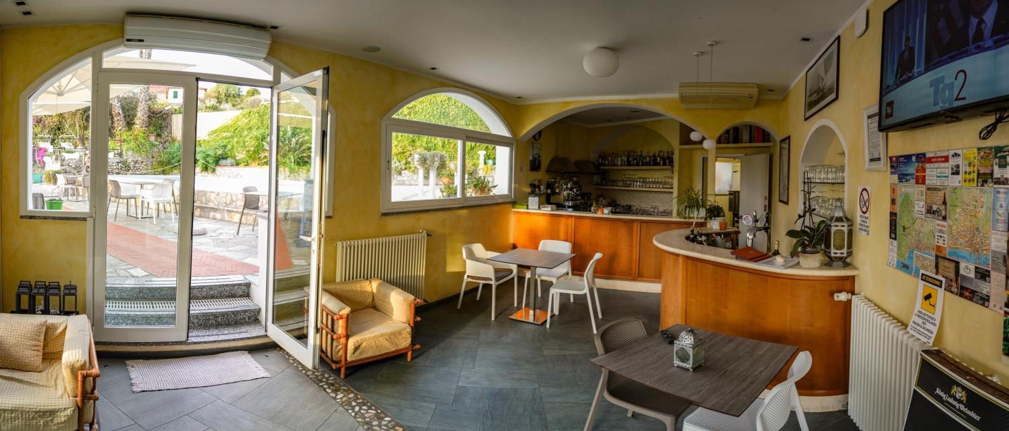 Hotel Bellavista San Bartolomeo Al Mare Exteriör bild