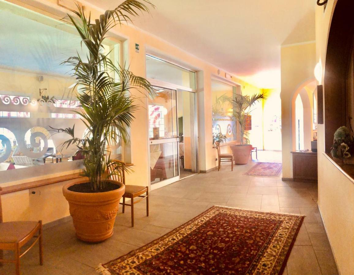 Hotel Bellavista San Bartolomeo Al Mare Exteriör bild